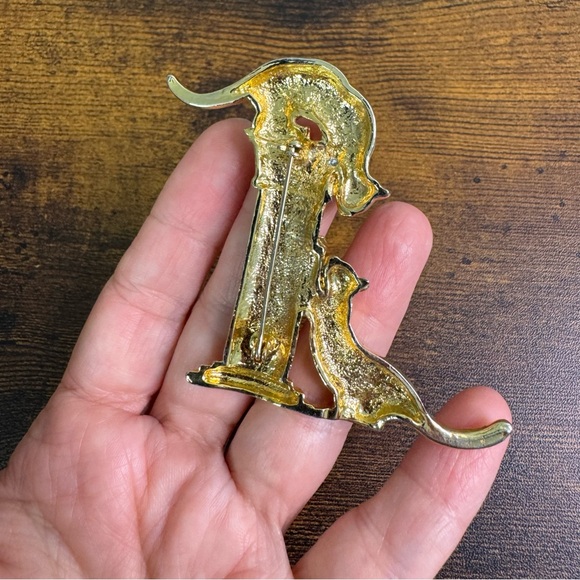 Gold Tone Cat Brooch with Column Design Playful Playing Figural - Picture 7 of 10